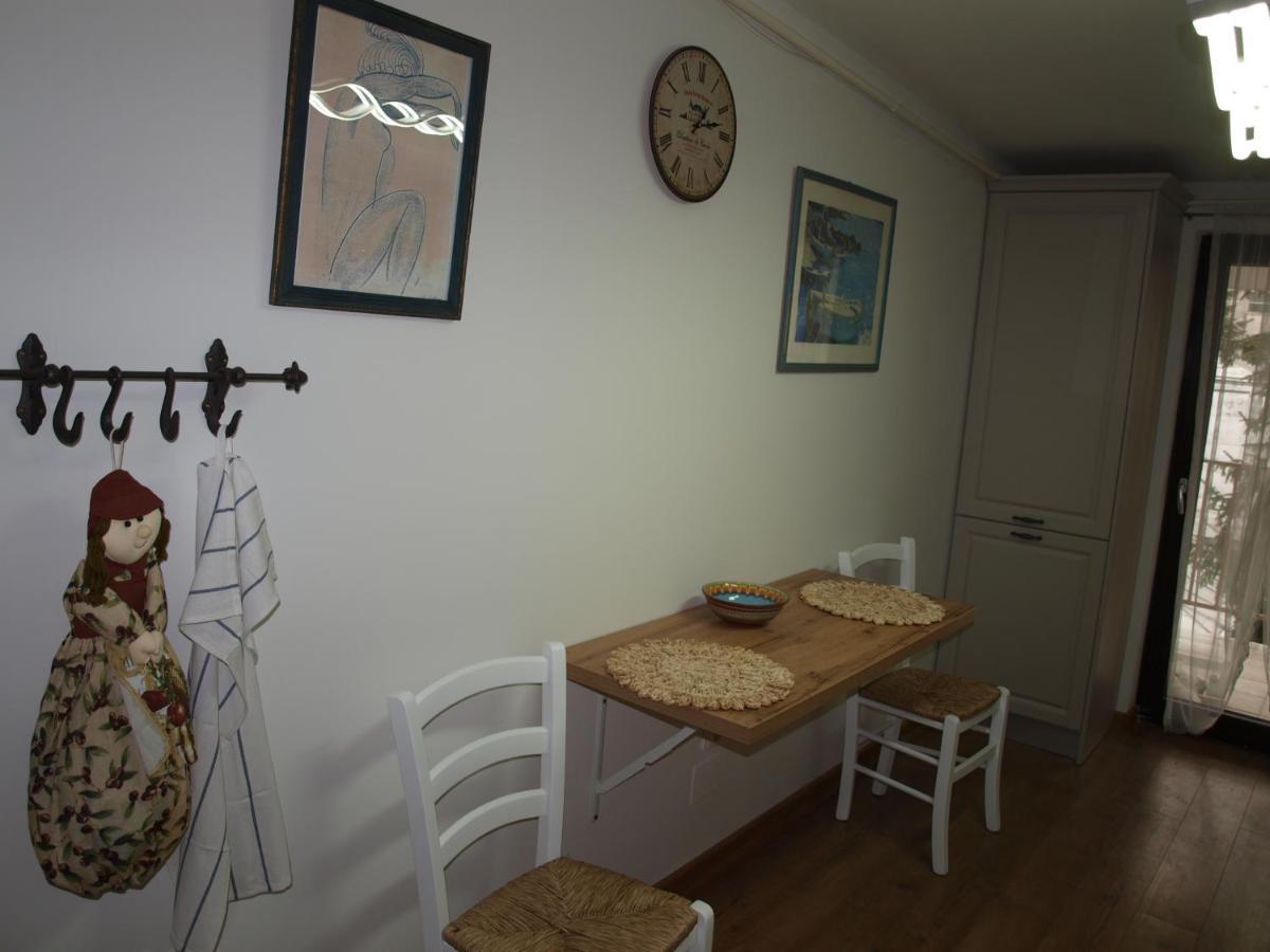 Amavera Apartment Târgu Jiu Exteriör bild