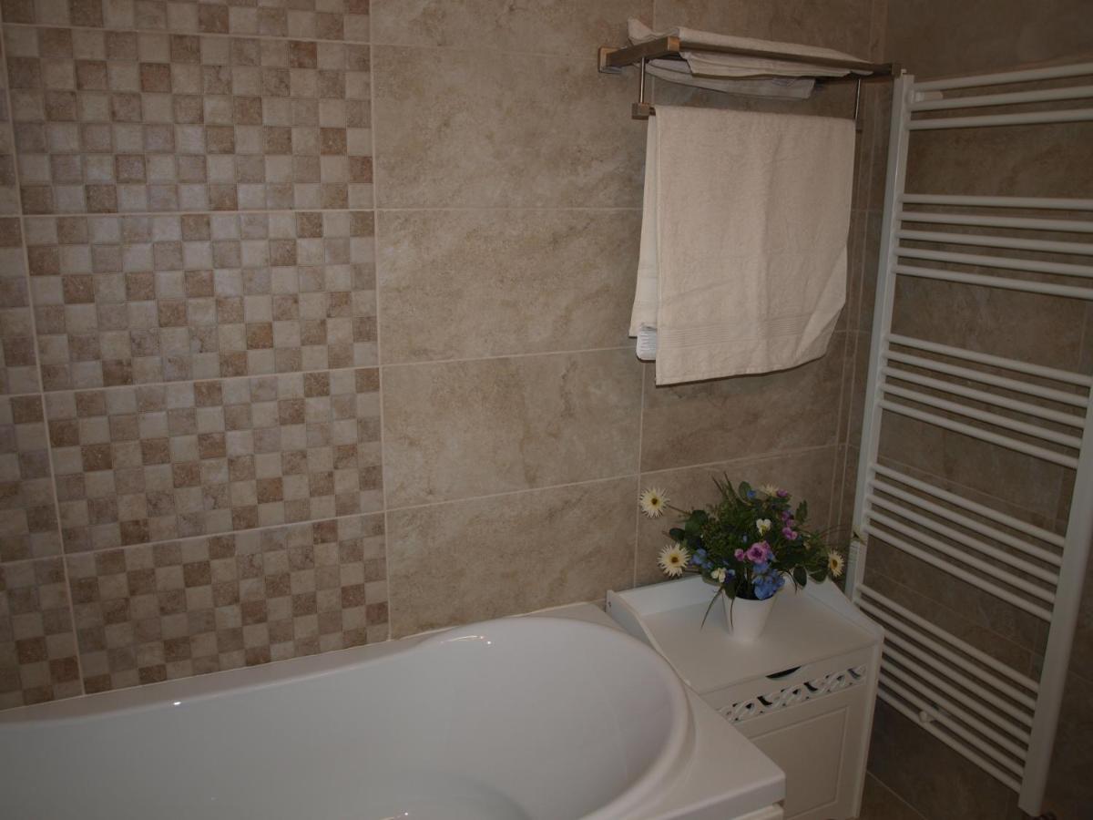 Amavera Apartment Târgu Jiu Exteriör bild