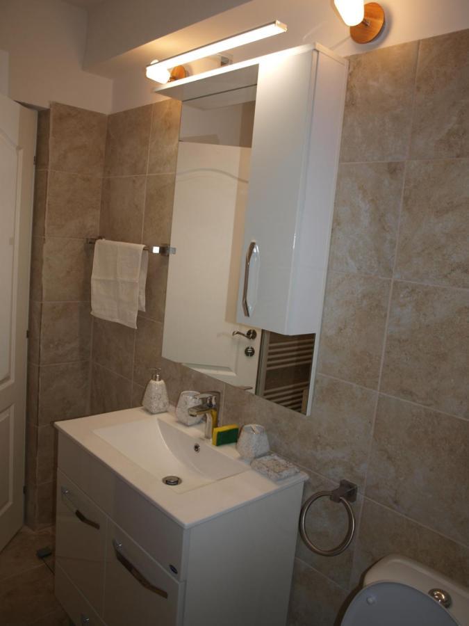 Amavera Apartment Târgu Jiu Exteriör bild